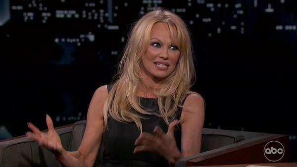 Pamela Anderson s-a lăsat fotografiată nud, la 55 de ani