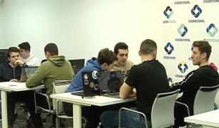 Sectorul care duce lipsă de 25.000 de angajaţi, în România: salariul ajunge şi la 5.000 de euro pe lună