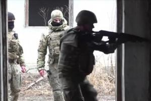 Războiul din Ucraina, "simulat" în România. Divizia Aeropurtată americană îi învaţă pe militarii români tactici de război urban