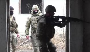 Războiul din Ucraina, "simulat" în România. Divizia Aeropurtată americană îi învaţă pe militarii români tactici de război urban