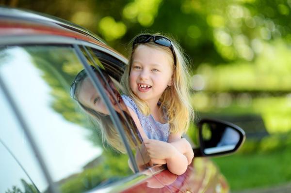 Activităţi pentru călătoriile cu cei mici în maşină. Cum vă puteţi ţine copiii ocupaţi când parcurgeţi trasee lungi