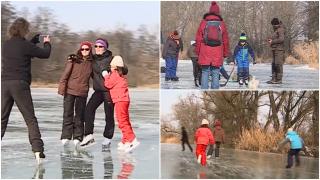 Spectacolul fascinant al naturii. Oamenii s-au aventurat pe gheaţa formată pe râul Mureş: "E mirific. O ocazie destul de rară în care poţi patina"