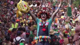 Carnavalul se pregăteşte să revină la Rio, după doi ani de pandemie. Cei nerăbdători au început deja petrecerile