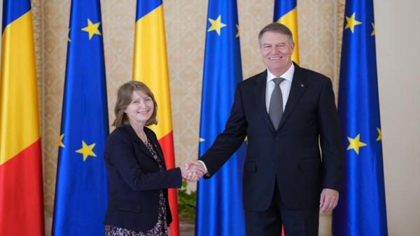 Ambasadoarea SUA la București și-a preluat mandatul. Kathleen Kavalec vorbește 5 limbi străine și a vrut ca și copii ei să știe românește