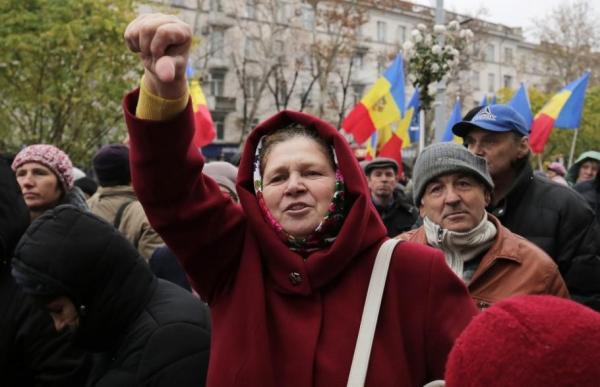 Protest la Chişinău, organizat de forţe proruse. Opt autobuze au adus manifestanţi de la Bălţi