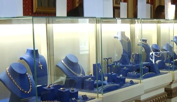 Bijuterii de lux de Mărţişor: 249 de piese extravagante vor fi scoase la licitaţie. Cea mai scumpă brăţară porneşte de la 20.000 de euro
