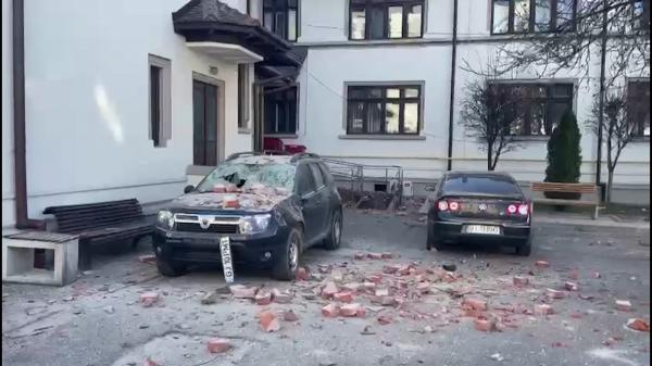 Efectele cutremurelor din Gorj. Românii s-au înghesuit să-şi asigure casele: peste 21.000 de poliţe doar în acest weekend
