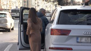Reacția unui șofer din București prins că a parcat pe prima bandă: "Ce, eşti de la poliţie? Îmi dai tu amendă?"
