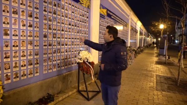 Numele şi pozele soldaţilor morţi în război amintesc Ucrainei că lupta nu s-a terminat. Corespondenţă Observator din Kiev