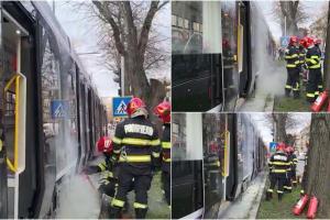 Un tramvai nou turcesc a luat foc în trafic în Timișoara: 20 de călători s-au autoevacuat. 2.4 milioane de euro a costat o astfel de "minune a tehnicii"