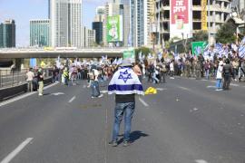 13 protestatari din Israel, arestaţi după ce au încercat să blocheze drumul pe care Benjamin Netanyahu mergea spre aeroport