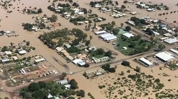 Inundaţii fără precedent în Australia. Localnicii unui oraş, rugaţi de autorităţi să-şi părăsească locuinţele
