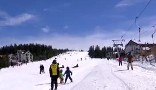 Veşti bune pentru iubitorii de schi. Unde găsim zăpadă de peste un metru chiar şi la mijloc de martie