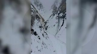 O femeie a murit și o alta este dată dispărută, după ce au fost prinse într-o avalanşă în nordul Italiei. Căutările, întrerupte de vremea rea