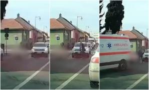 Bătrână lovită de un polițist pe trecerea de pietoni, în Baia Mare. Momentul impactului, surprins de o cameră de bord