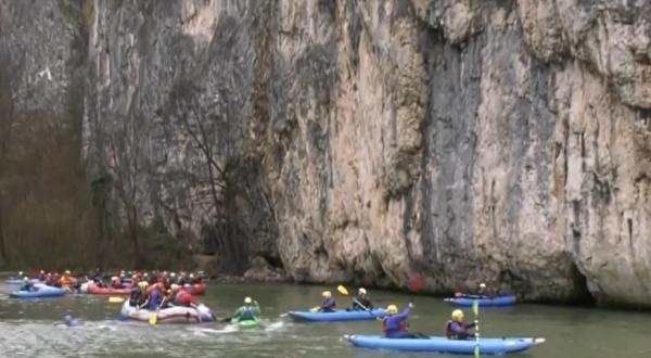 S-a deschis oficial sezonul de rafting pe râul Crişul Repede, din Bihor. Cât costă experienţa plină de adrenalină din defileul Crişului