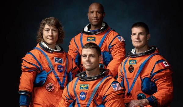 Cine sunt astronauţii care vor zbura spre Lună, după mai bine de 50 de ani. Anunţul NASA marchează o triplă premieră