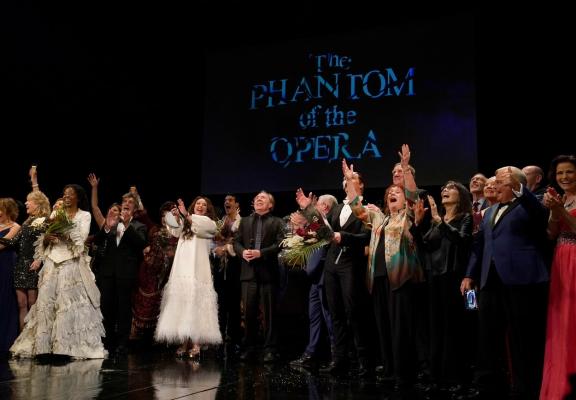 Fantoma de la Operă a tras cortina la New York. Cel mai longeviv spectacol de pe Broadway, învins de contabili