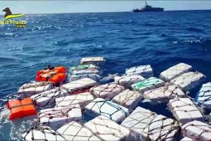 Tone de cocaină găsite în largul mării în Italia. Captura uriaşă, estimată la peste 400 milioane de euro