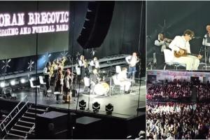 "Toată sala era în picioare". Goran Bregovic a susţinut un concert la Bistriţa. Peste 3.000 de oameni au petrecut pe ritmurile artistului