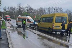 Accident cu 5 victime, între care 3 minori, în Buzău. Un microbuz cu copii s-a izbit de o mașină. A fost activat Planul Roșu