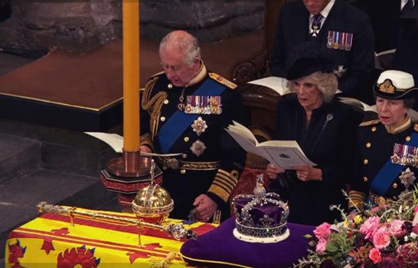 Charles al III-lea schimbă tradiţia încoronării. Pentru prima dată în istorie, publicul va fi  îndemnat să jure credinţă Regelui