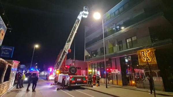 Panică într-un hotel din Mamaia. 27 de persoane evacuate, după ce alarma de incendiu s-a declanşat în toiul nopţii