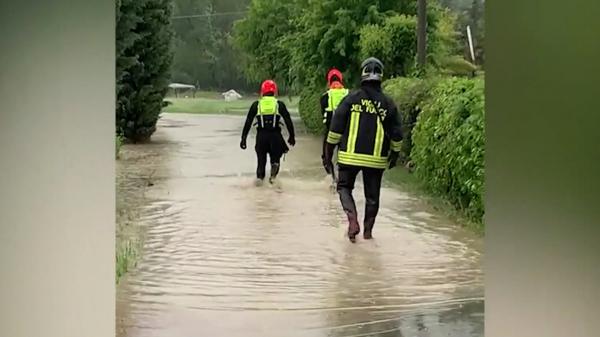 Italia, afectată de ploi torenţiale şi furtuni. Mai multe zone au fost inundate, câteva sate au rămas izolate în urma alunecărilor de teren