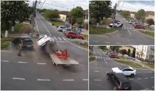 Accident înfiorător filmat în Timiș, după ce o mașină cu platformă nu a acordat prioritate. Șoferița nevinovată a ajuns la spital