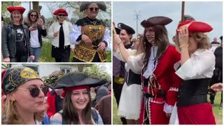 "Parastasul Piraţilor Nepomeniţi", cea mai veselă comemorare. Sute de turiști s-au adunat la Sulina pentru începutul sezonului estival din Delta Dunării