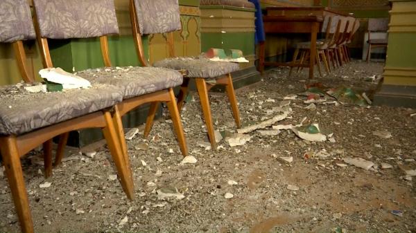 Nici până acum nu a început reabilitarea clădirilor afectate de cutremurele din Gorj. Se desprind bucăţi din tavan şi când nu sunt seisme