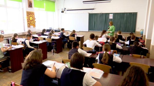 Haos total în școlile din România. Părinţii încă nu ştiu ce se va întâmpla de luni, dacă elevii vor intra sau nu la ore