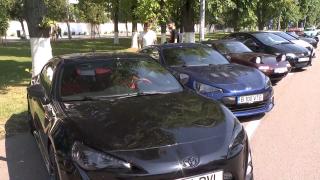 Expoziţie de maşini retro şi de curse, în Bucureşti. Vedeta evenimentului, o maşină de 130.000 de euro care se parchează singură
