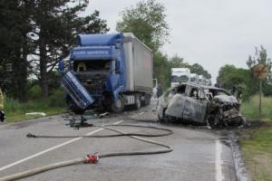 Moarte cumplită pentru doi români, în Bulgaria: au ars de vii în propria maşină după ce s-au lovit frontal de un TIR. Şoferul mastodontului, tot român