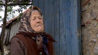 Comuna "cea mai săracă din România" a făcut o angajare bizară. "Nu găseşti oameni să îngropi o babă, un moş"