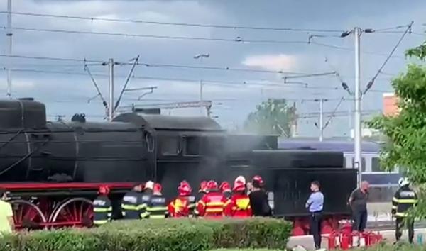 Foc în trenul regal. Cauza incendiului care a cuprins locomotiva cu abur, în Gara din Braşov