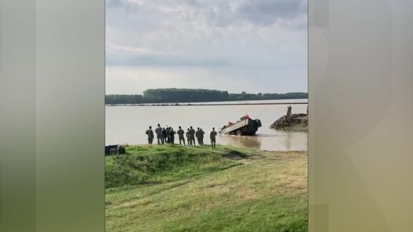 Un blindat Pirahna 3 a Armatei Române s-a scufundat în timpul exercițiilor NATO de la Dunăre