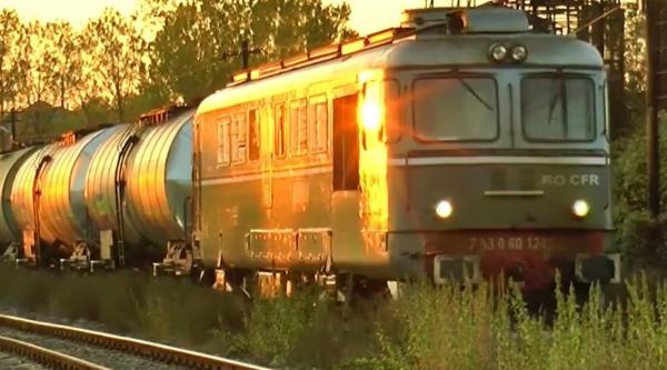 Dezastru feroviar evitat la limită în Sighişoara. Două locomotive cu material inflamabil, la un pas să se ciocnească şi să arunce gara în aer