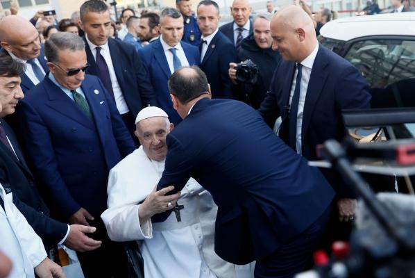 Papa Francisc, externat la nouă zile de la operaţie: "Este mai bine decât înainte"