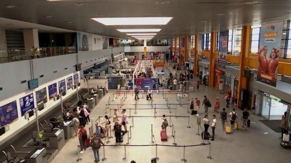 Aeroportul din Cluj va fi extins pentru a face față volumului de călători. Lucrările vor fi realizate de firma care l-a construit și pe cel din Brașov