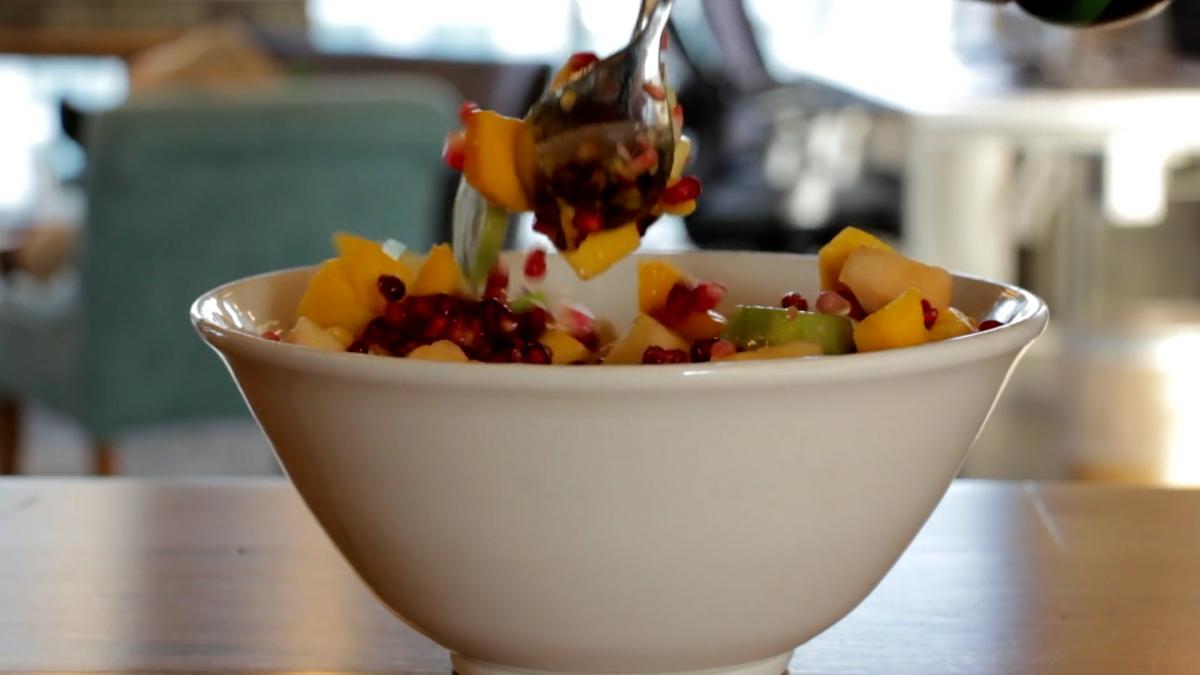 Ce alimente ar trebui să nu mâncăm pe timp de caniculă. Semnalul de alarmă  tras de specialişti şi recomandările medicilor | Observatornews.ro