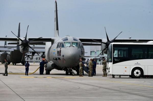 Piloţii unei aeronave C-27J Spartan au oprit motorul în zbor. Avionul a aterizat în siguranţă pe Otopeni