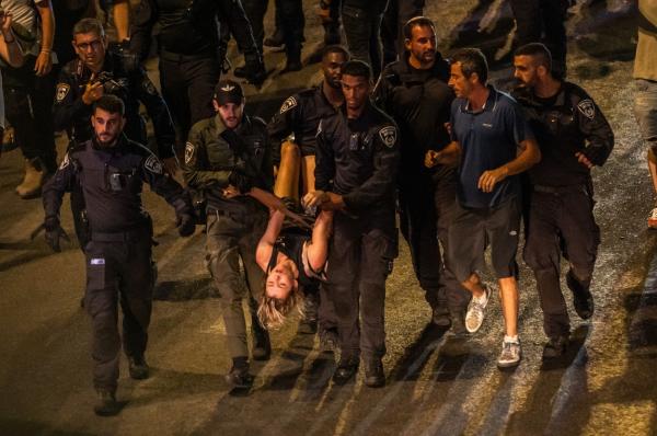 Proteste violente în Israel după adoptarea controversatei legi a Justiţiei. Premierul Netanyahu spune că votul era necesar