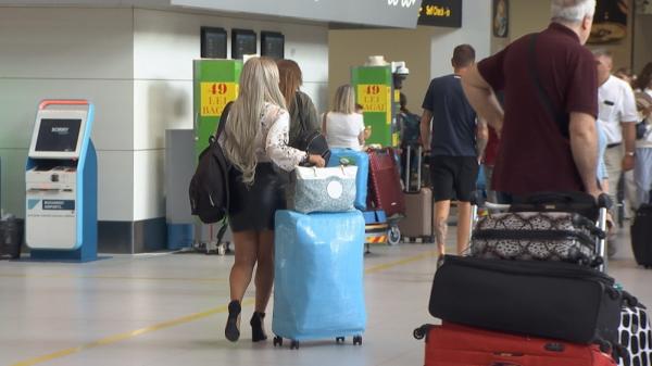 Zboruri anulate şi bagaje rătăcite: e haos pe aeroporturi. Cum pot fi despăgubiţi călătorii