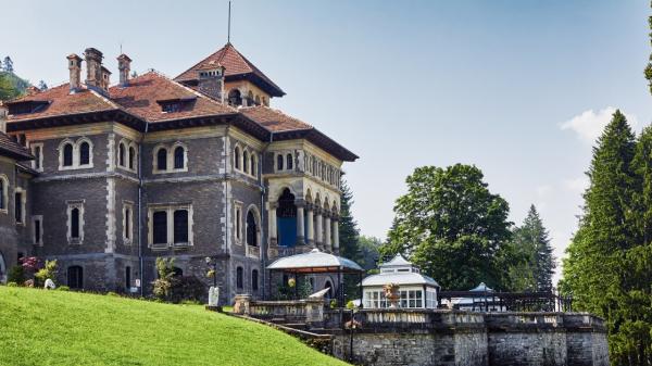 Castelul din România care atrage turiștii ca un magnet. Străinii sunt înnebuniți după farmecul locului și secretele istorice