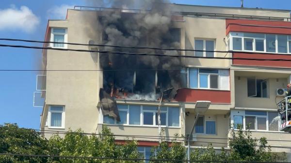 Un apartament din București s-a făcut scrum din cauza aparatului de aer condiționat. Locatarii povestesc momente de groază