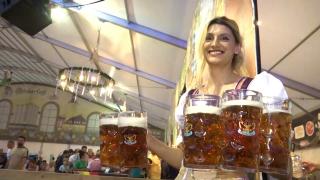 Oktoberfest, cel mai aşteptat festival al berii, a început la Braşov. Surpriza ediţiei a 14-a