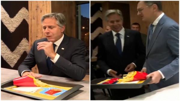Diplomaţia cartofilor prăjiţi. Blinken şi Kuleba au mâncat la McDonald's în Kiev. SUA trimit un alt miliard de $ şi muniţii cu uraniu sărăcit