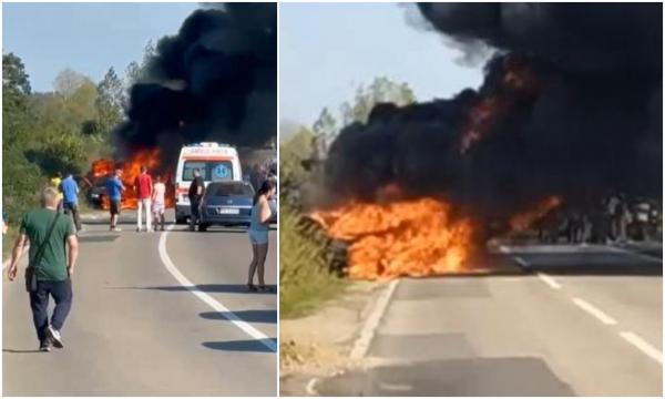 Mașina unei mame cu doi copii mici a luat foc în mers, pe un drum din Timiș. Fumul negru s-a ridicat zeci de metri în aer