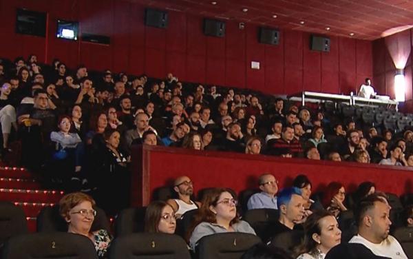 Noaptea Albă a Filmului Românesc au umplut cinematografele din Bucureşti. Cinefilii au putut sta de vorbă cu regizorii, actorii şi chiar eroii din pelicule